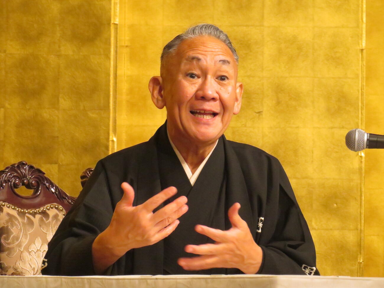 落語協会の会長に就任し、会見した林家正蔵
