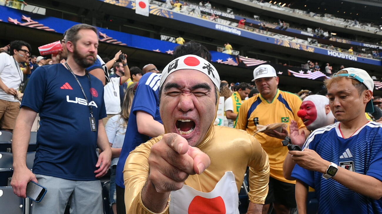 決勝トーナメント1回戦のブラジル戦を現地観戦する江頭2：50