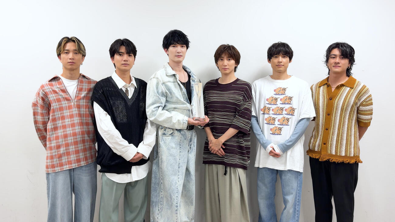 オリコン上半期ランキング2026のアーティスト別セールス部門の音楽ソフトランキングで1位に輝いたSixTONES。左から田中樹、髙地優吾、ジェシー、京本大我、松村北斗、森本慎太郎