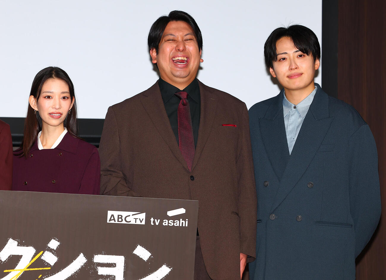 ABCテレビ新ドラマ「マイ・フィクション」制作発表会見に登場した、左から森川葵、レインボーのジャンボたかお、池田直人（撮影・野上伸悟）