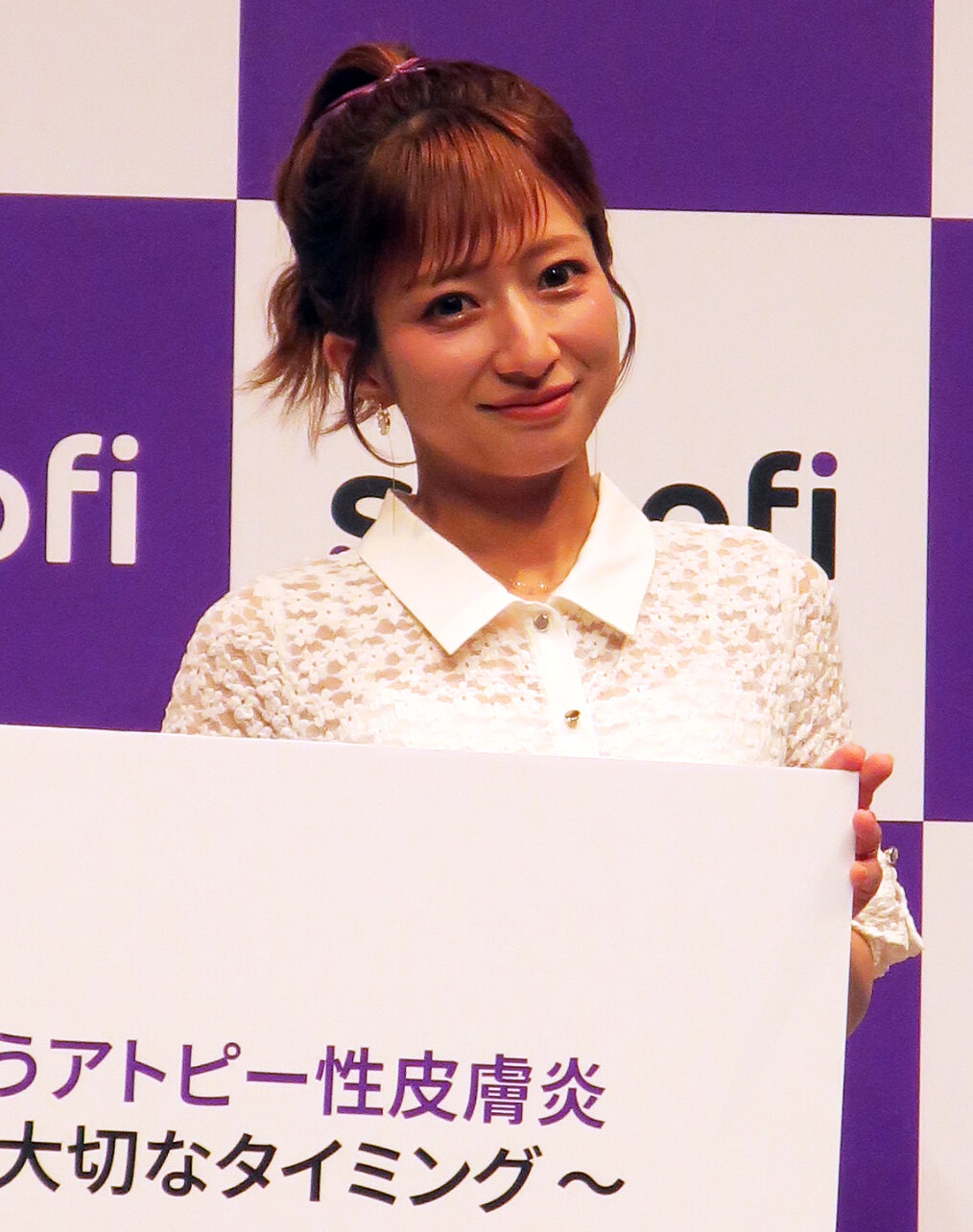 小児アトピー性皮膚炎セミナーでトークショーを行った辻希美