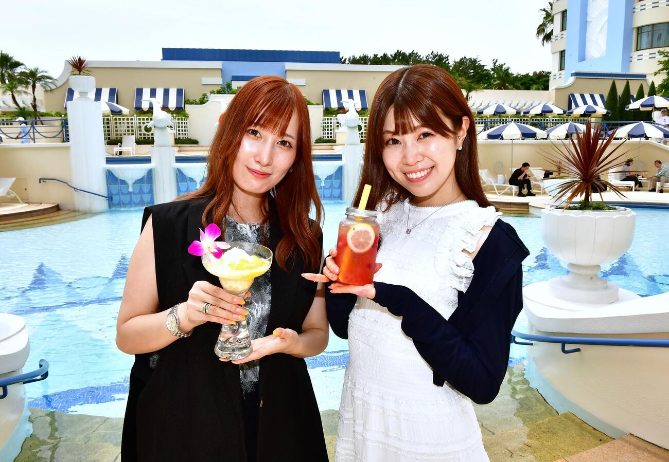 東京ディズニーリゾートの夏の特別イベント「サマー・クールオフ　at Tokyo Disney Resort」に合わせた各ディズニーホテルの連動特別プログラムを体験した立花みりか（左）と松川舞