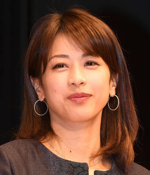 カトパン加藤綾子「お色気上がってきてる」オレンジ＆白ドレス「くにおん」コーデ姿「目の保養」