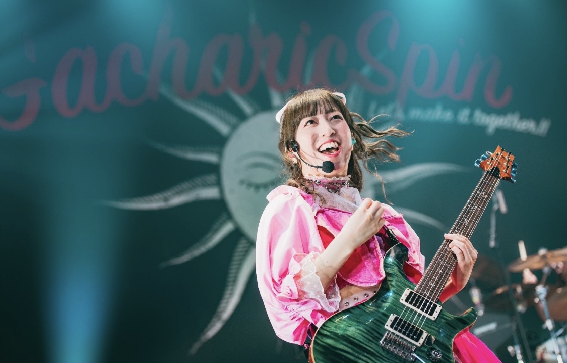 Gacharic SpinのギターTOMO－ZOのXから