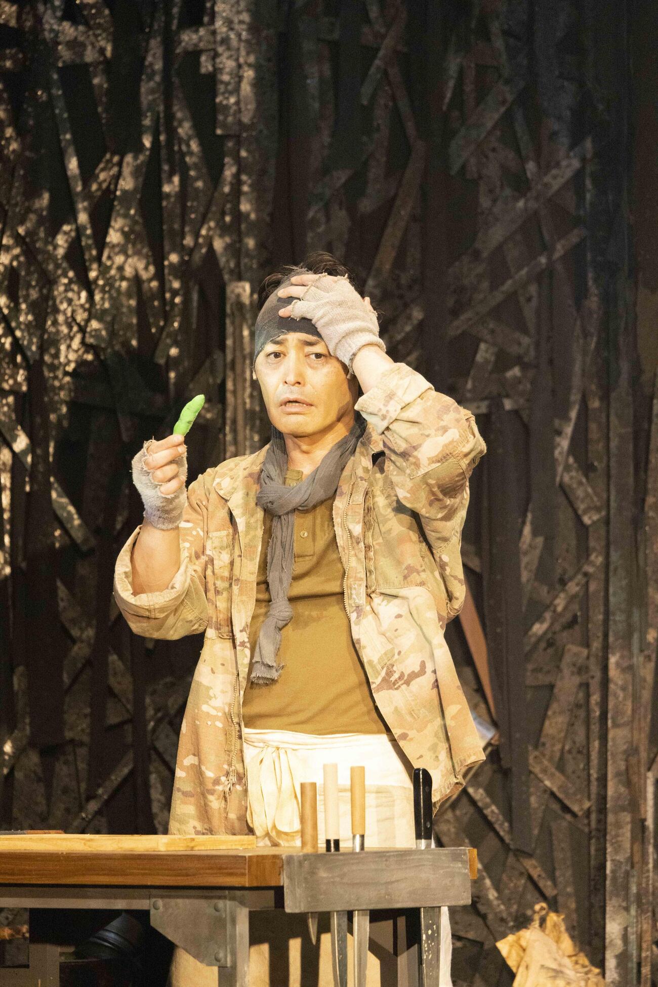 舞台「死の笛」ゲネプロに臨む安田顕（倭田宏樹氏、村松巨規氏撮影）