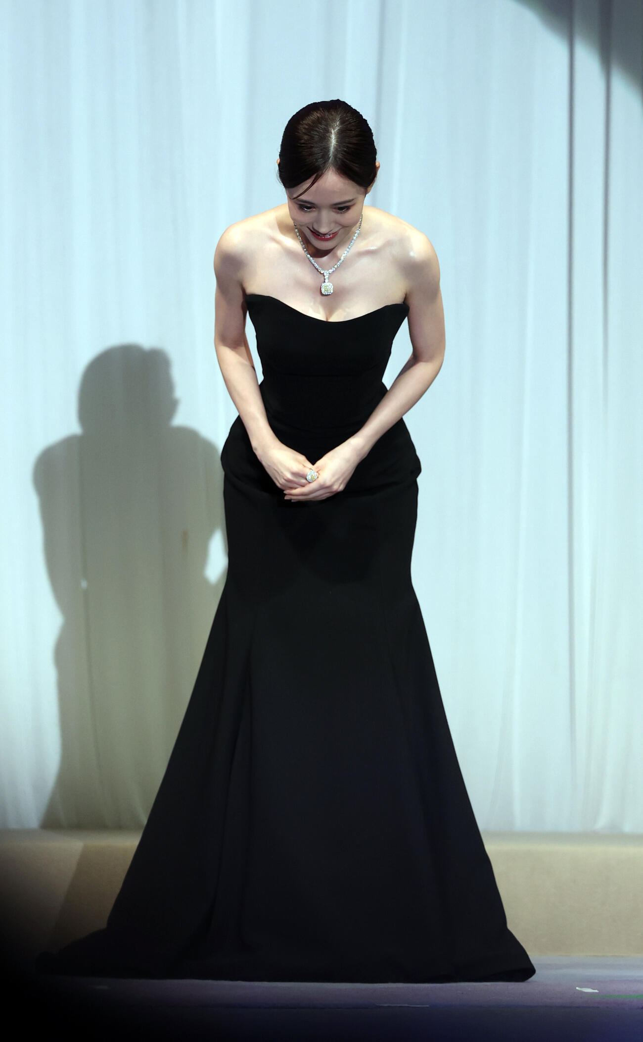 第37回日本ジュエリーベストドレッサー賞で30代部門を受賞した前田敦子（撮影・浅見桂子）