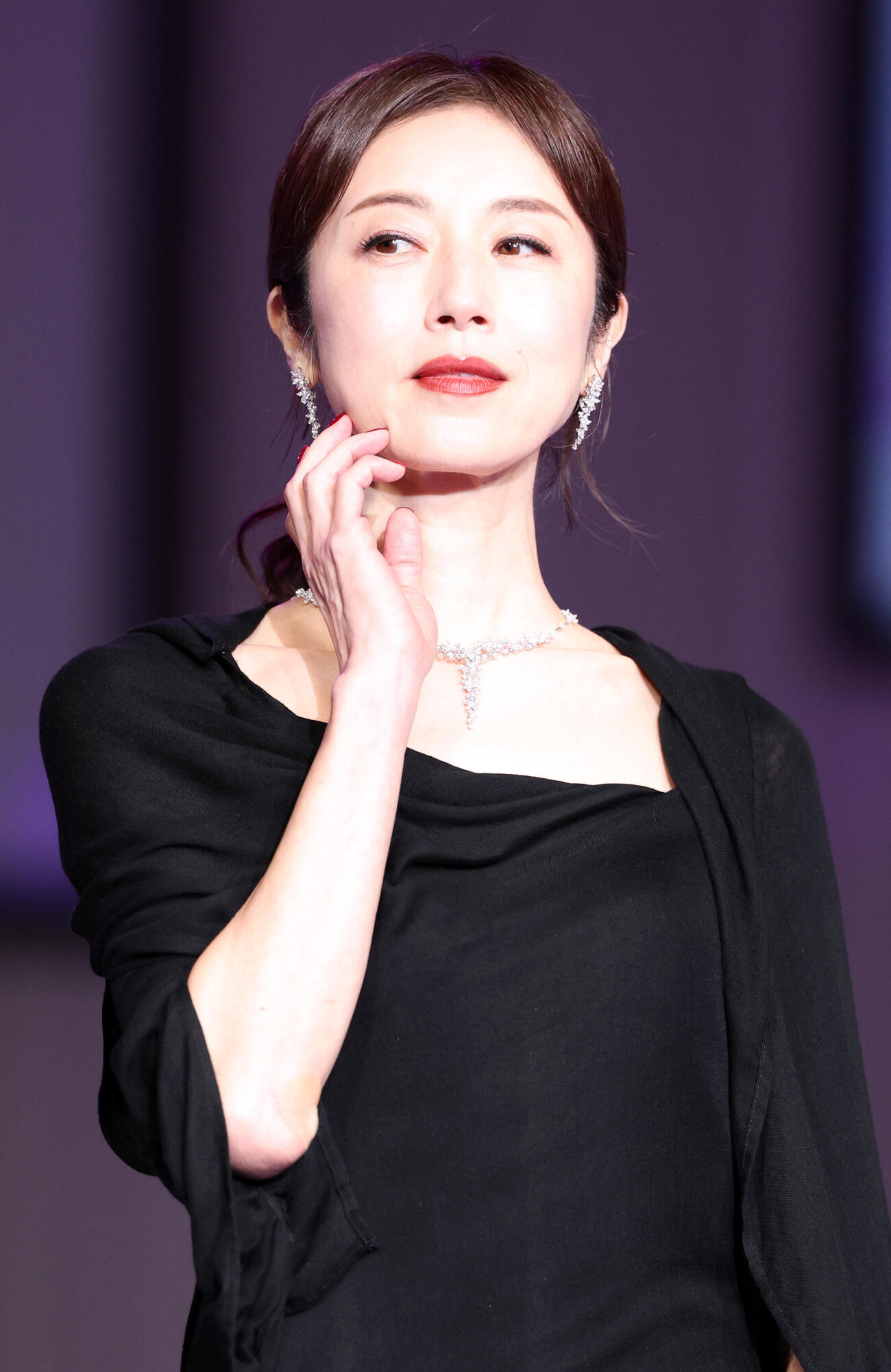 第37回日本ジュエリーベストドレッサー賞50代部門を受賞した高岡早紀（撮影・浅見桂子）