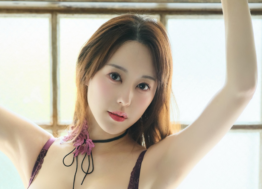 ランジェリー姿を披露した音羽美奈（音羽美奈のインスタグラムから）