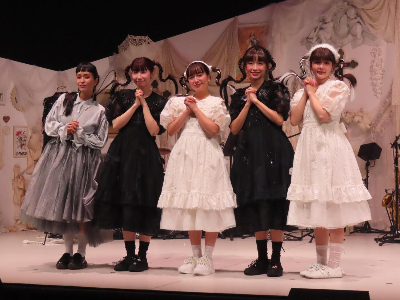 音楽劇「超、Maria」取材会に登壇した、左から小春、根本宗子、もも、清水くるみ、田村芽実