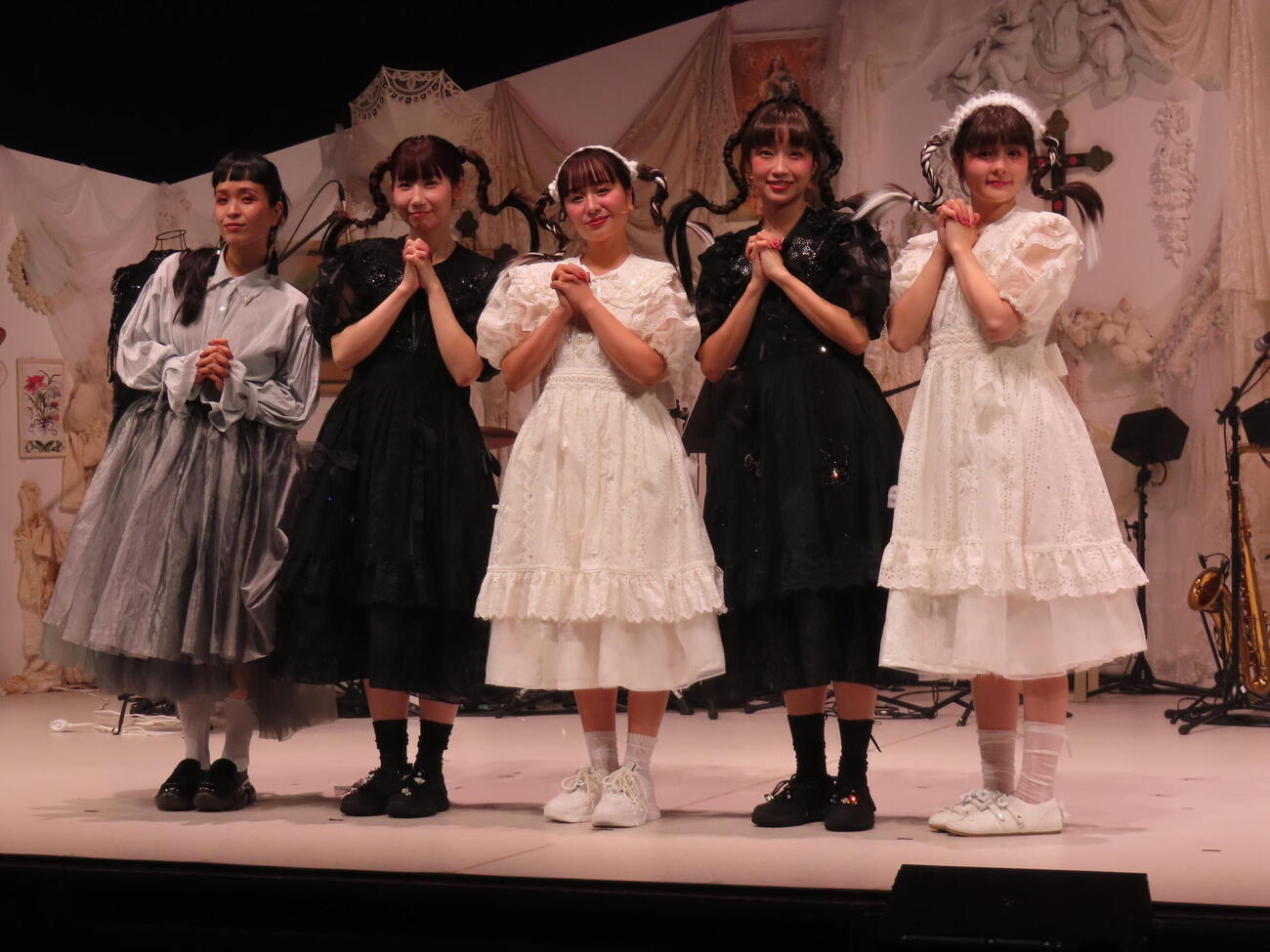 音楽劇「超、Maria」取材会に登壇した、左から小春、根本宗子、もも、清水くるみ、田村芽実