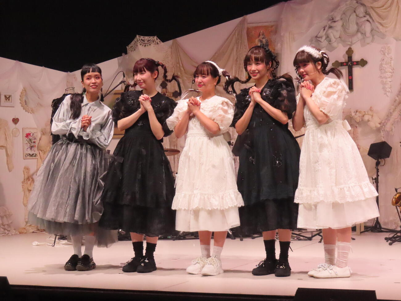 音楽劇「超、Maria」取材会に登壇した、左から小春、根本宗子、もも、清水くるみ、田村芽実