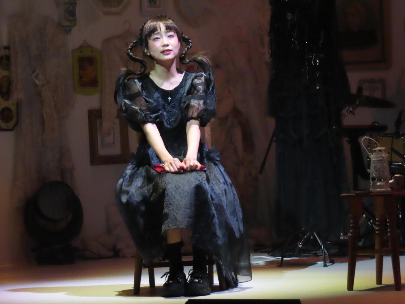 音楽劇「超、Maria」ゲネプロを行う清水くるみ