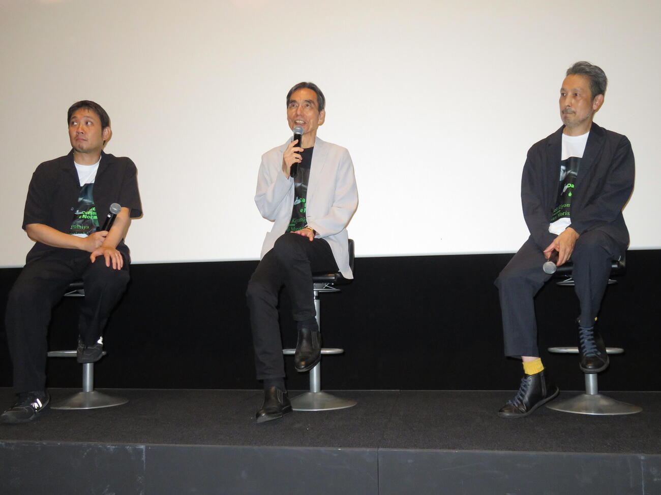 「急に具合が悪くなる」公開記念トークイベントに登壇した、左から濱口竜介監督、長塚京三、砂連尾理氏（撮影・村上幸将）