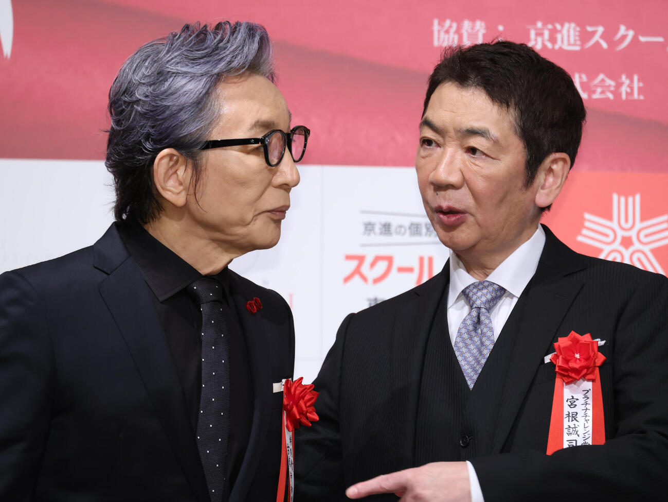 プラチナエイジ授賞式で談笑する古舘伊知郎アナウンサー（左）と宮根誠司アナウンサー（撮影・中島郁夫）