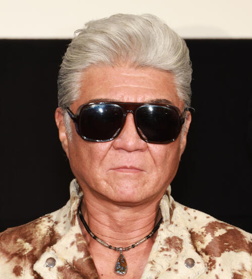 64歳俳優「朝からステーキサンド」ガッツリ朝食に「しっかりタンパク質」「朝から、パンチ」