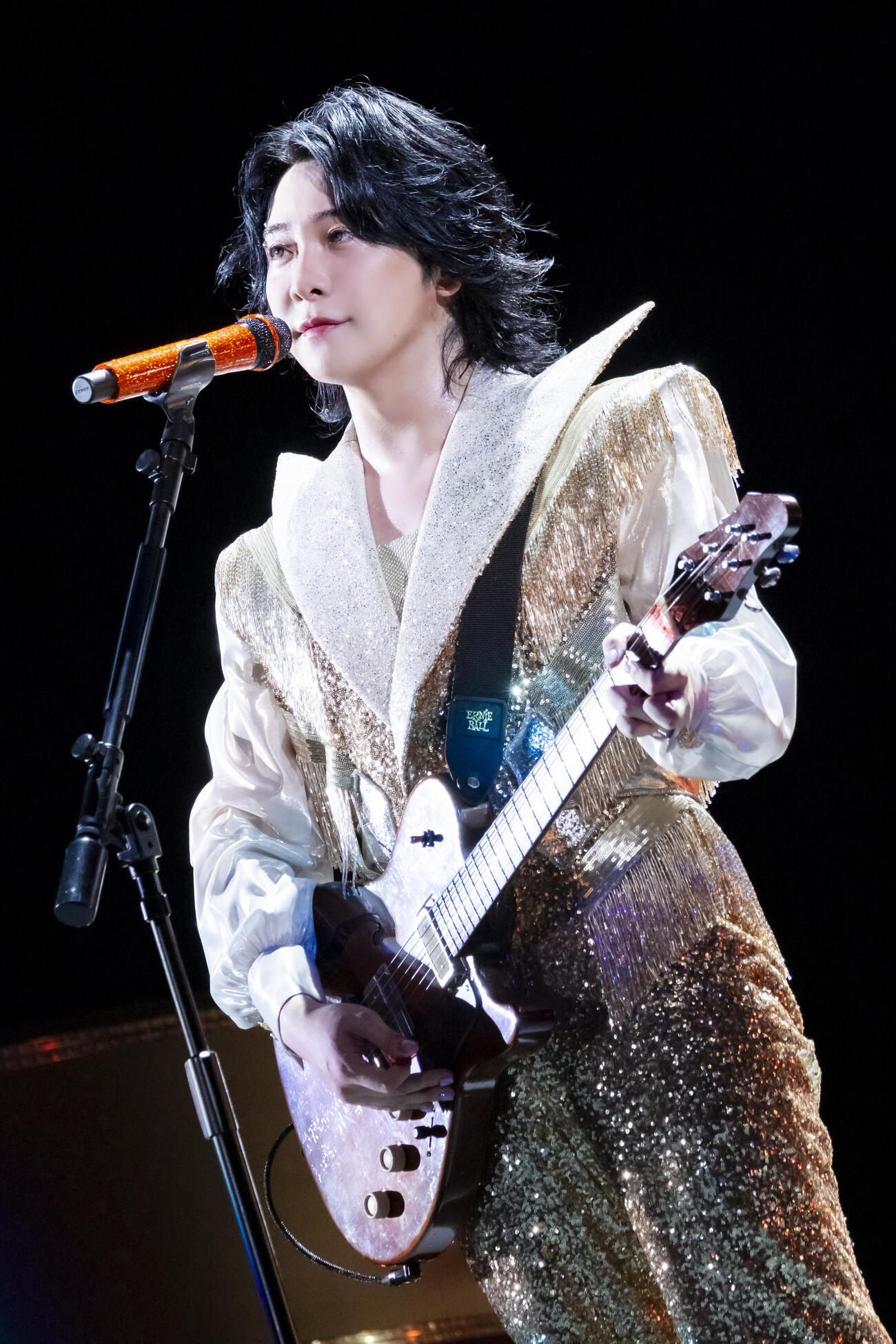 スタジアムツアー「ゼンジン未到とイ／ミューダブル～間奏編～」MUFGスタジアム公演で演奏する大森元貴（撮影・田中聖太郎写真事務所）
