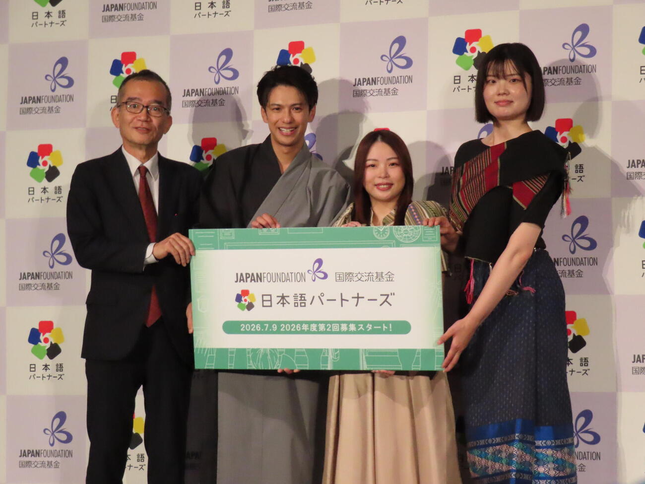 「日本語パートナーズ」アンバサダー就任記者発表会に出席した森崎ウィン（左から2人目）