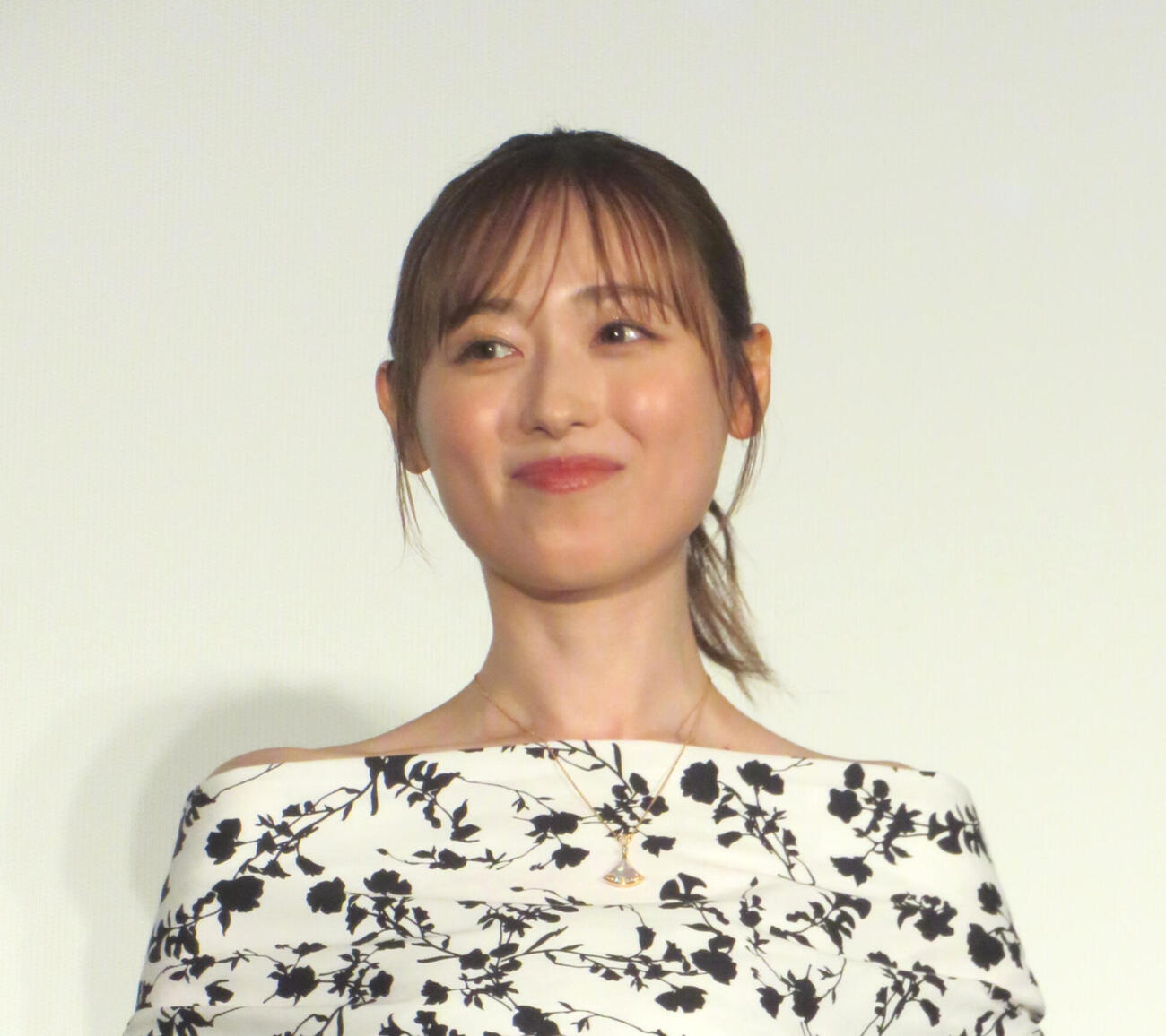 映画「あの星が降る丘で、君とまた出会いたい。」完成披露試写会“百合プレミア”に登壇した福原遥（撮影・村上幸将）