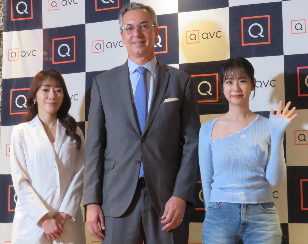 美の習慣のトークイベントを行った、左から土屋佳奈医師、QVCジャパンのロイック・レトレCEO、ハン・スンヨン
