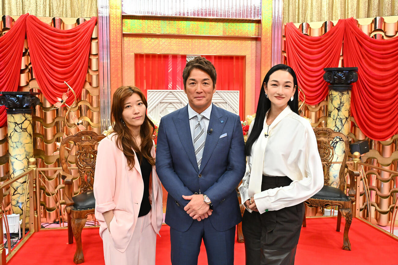「THEシン世界サミット」でMCを務める、左からヒコロヒー、長嶋一茂、冨永愛（C）TBS