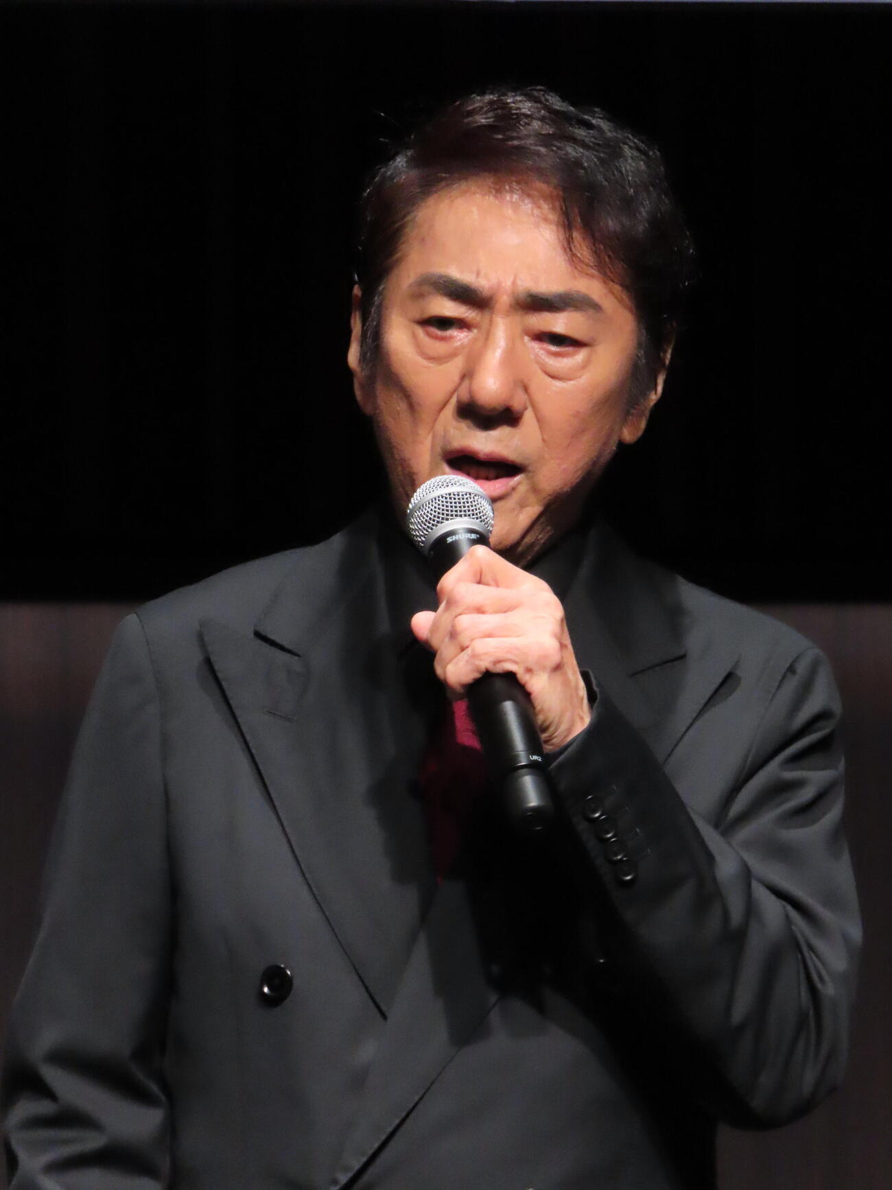ミュージカル「シークレットステージ」制作発表で歌唱する市村正親（撮影・鎌田良美）