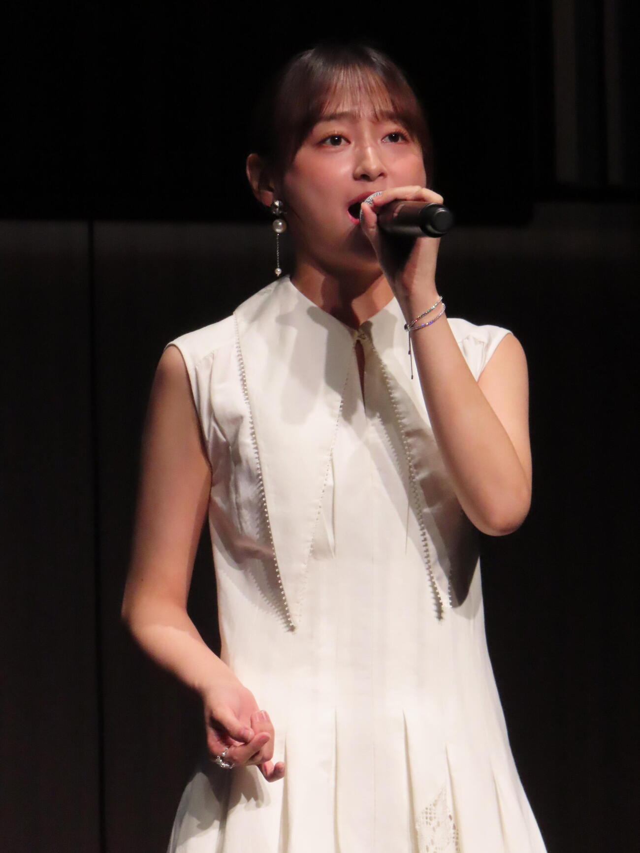 ミュージカル「シークレットステージ」制作発表で歌唱する影山優佳（撮影・鎌田良美）