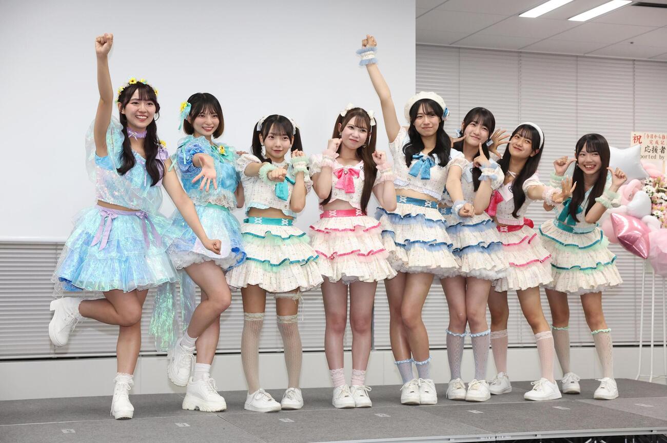 新番組「今日から推してくれますか？」完成記念イベントでポーズをとる左から豊田ルナ、東条澪、矢野カレン、瀬戸りおん、藤原実羽、福田蒔已花、上村佳里奈、石和田彩絢（撮影・黒川智章）　♯2026年7月8日