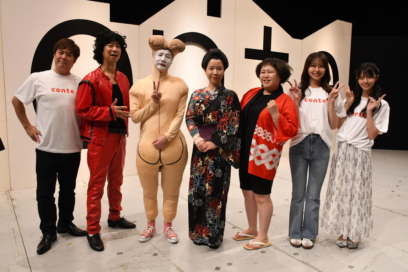 ザ・プラン9お～い！久馬が主催する「月刊コント　200回グランド号」に出演した、左から、テンダラー白川悟実と浜本広晃、お～い！久馬、天才ピアニスト竹内知咲とますみ、NMB48平山真衣と桜田彩叶（撮影・阪口孝志）