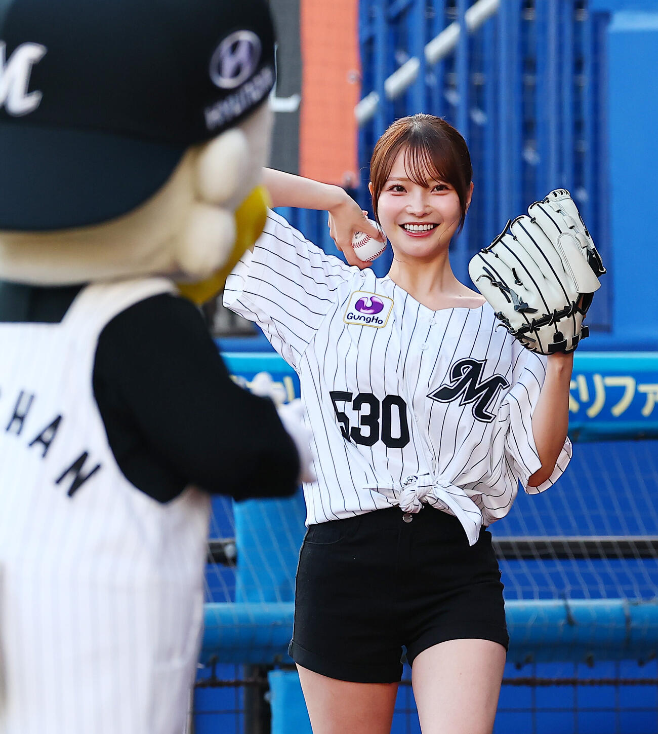 ファーストピッチセレモニーに登場した青森・三沢市出身の新谷姫加（2026年7月8日撮影）