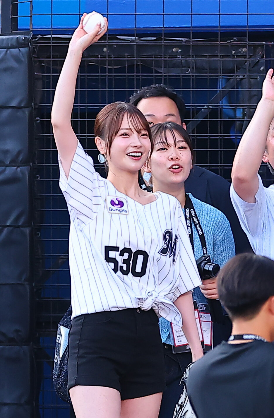 ファーストピッチセレモニーに登場した青森・三沢市出身の新谷姫加（2026年7月8日撮影）