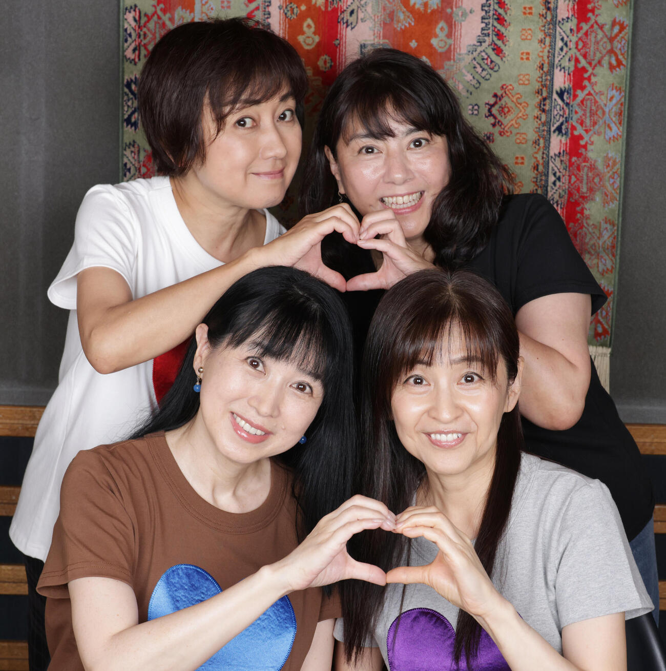 ライブへの思いを語る前列左から西村知美、我妻佳代、後列左から仁藤優子、立花理佐（撮影・中島郁夫）