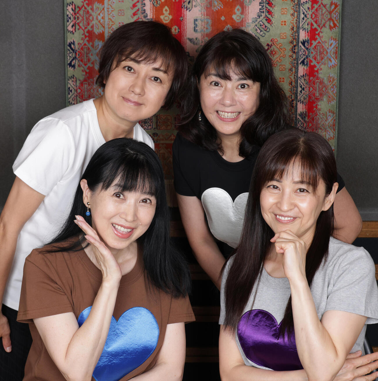 ライブへの思いを語る前列左から西村知美、我妻佳代、後列左から仁藤優子、立花理佐（撮影・中島郁夫）