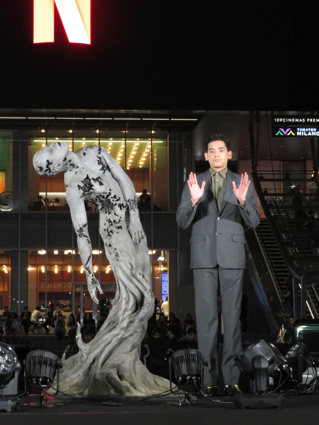 Netflixシリーズ「ガス人間」歌舞伎町ドローンショーイベントに出席したUTA（撮影・村上幸将）