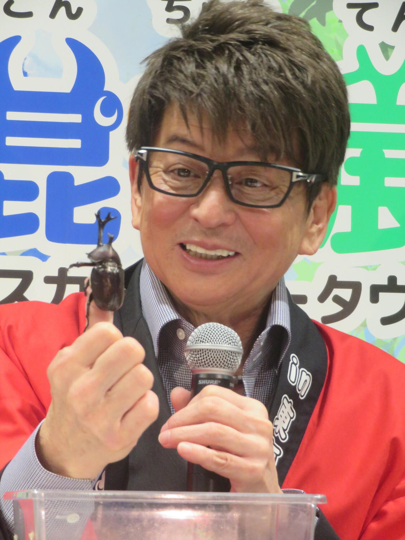 今年の最大85ミリを披露する哀川翔（撮影・川田和博）