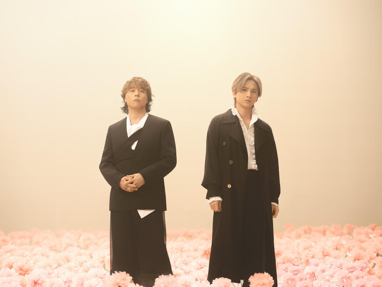 DOMOTOの堂本剛と堂本光一（右）