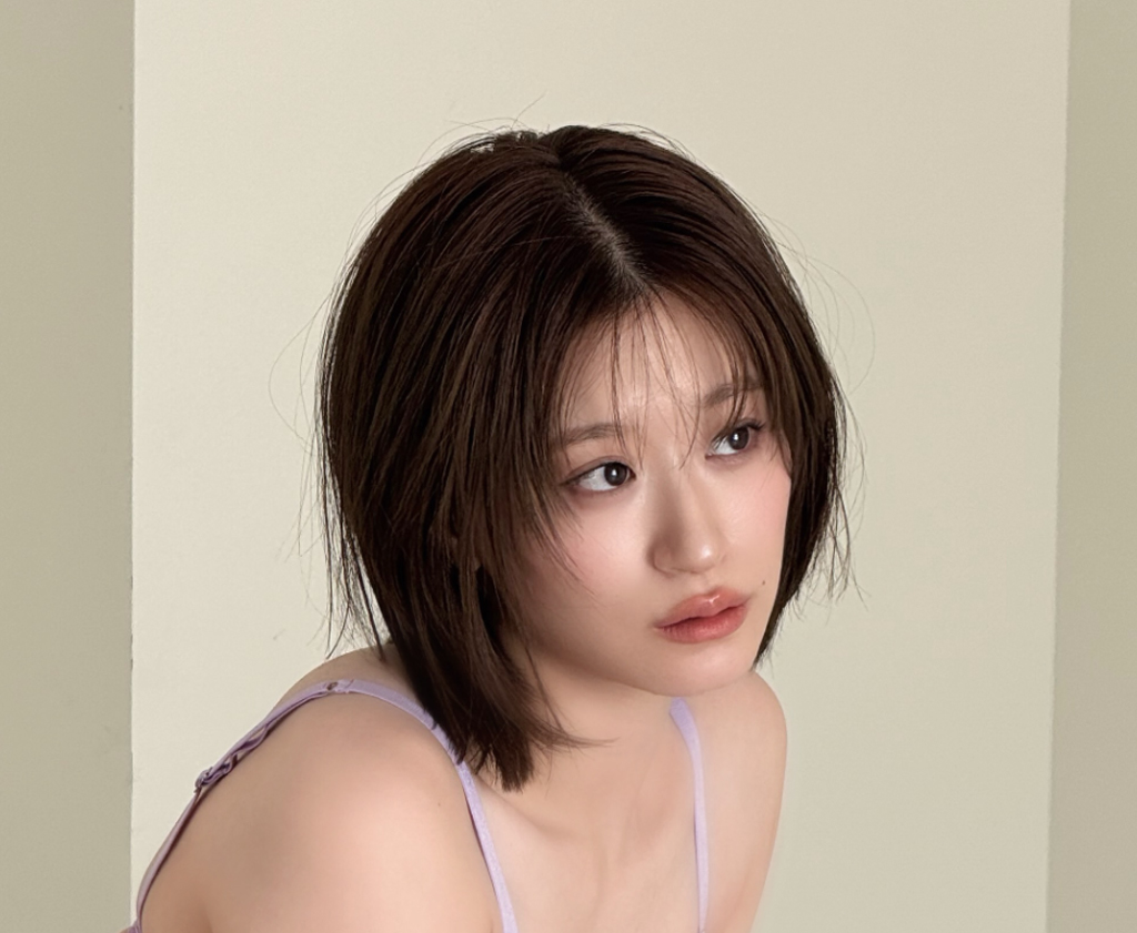 大胆露出ランジェリーショットを公開した上西怜（上西怜のインスタグラムから）