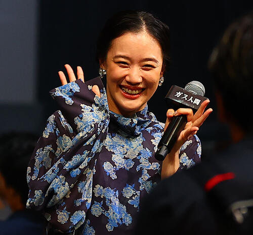 蒼井優、夫・山里亮太の愛のフォローで“ラフプレー”連発…Snow Man猛クレーム