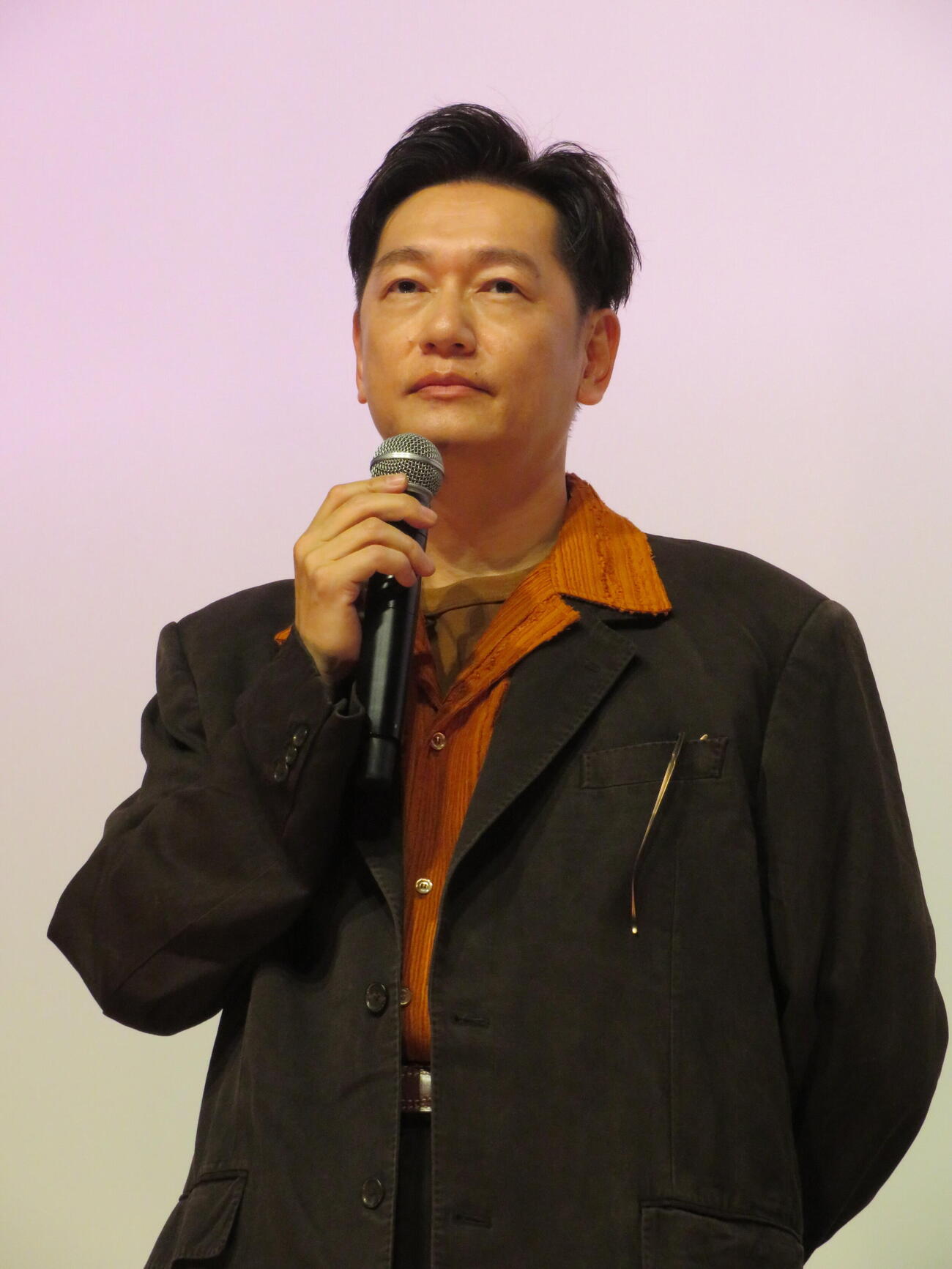 映画「トロフィー」公開記念舞台あいさつに登壇した井浦新（撮影・村上幸将）

