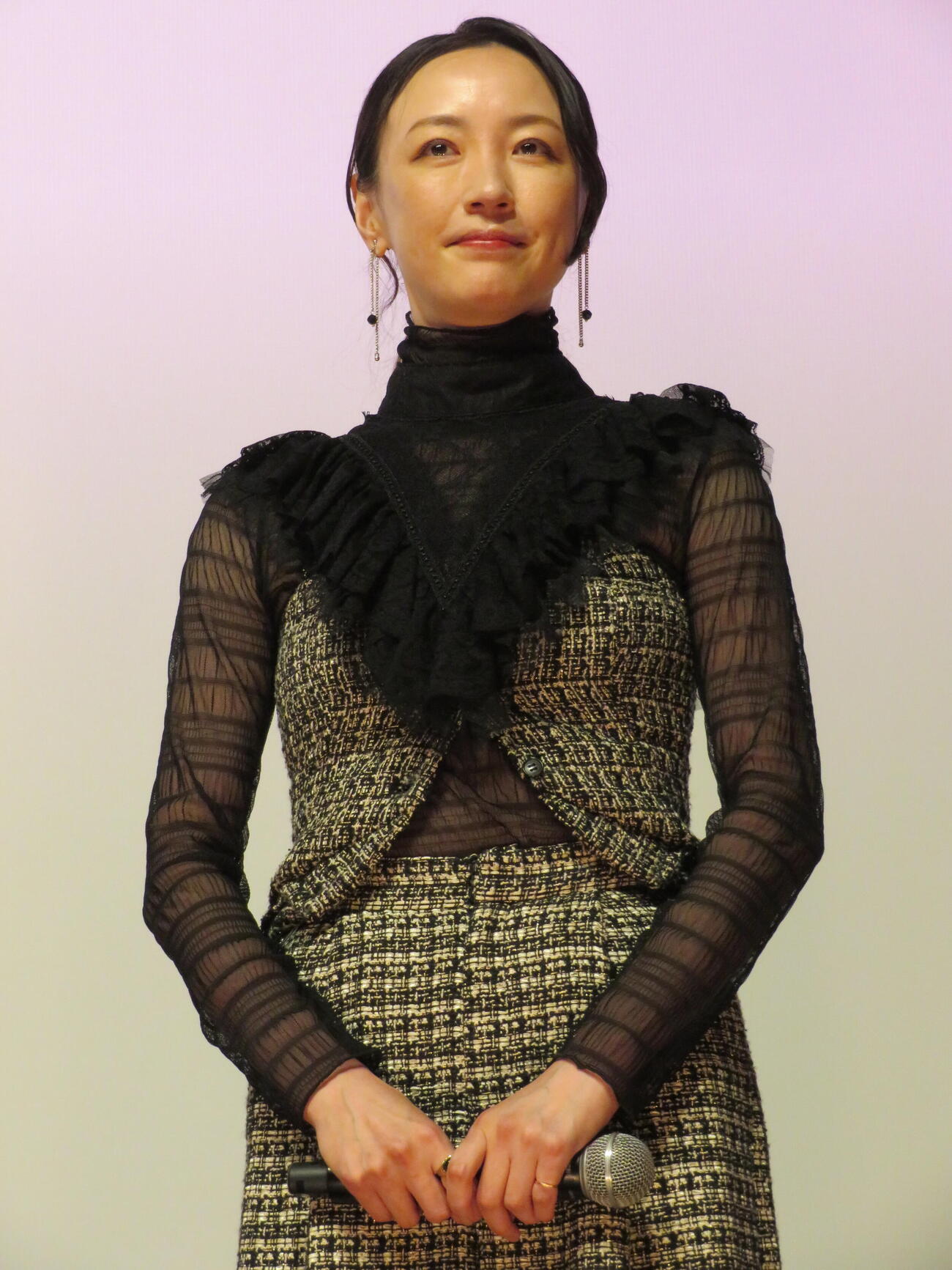 映画「トロフィー」公開記念舞台あいさつに登壇した、ちすん（撮影・村上幸将）
