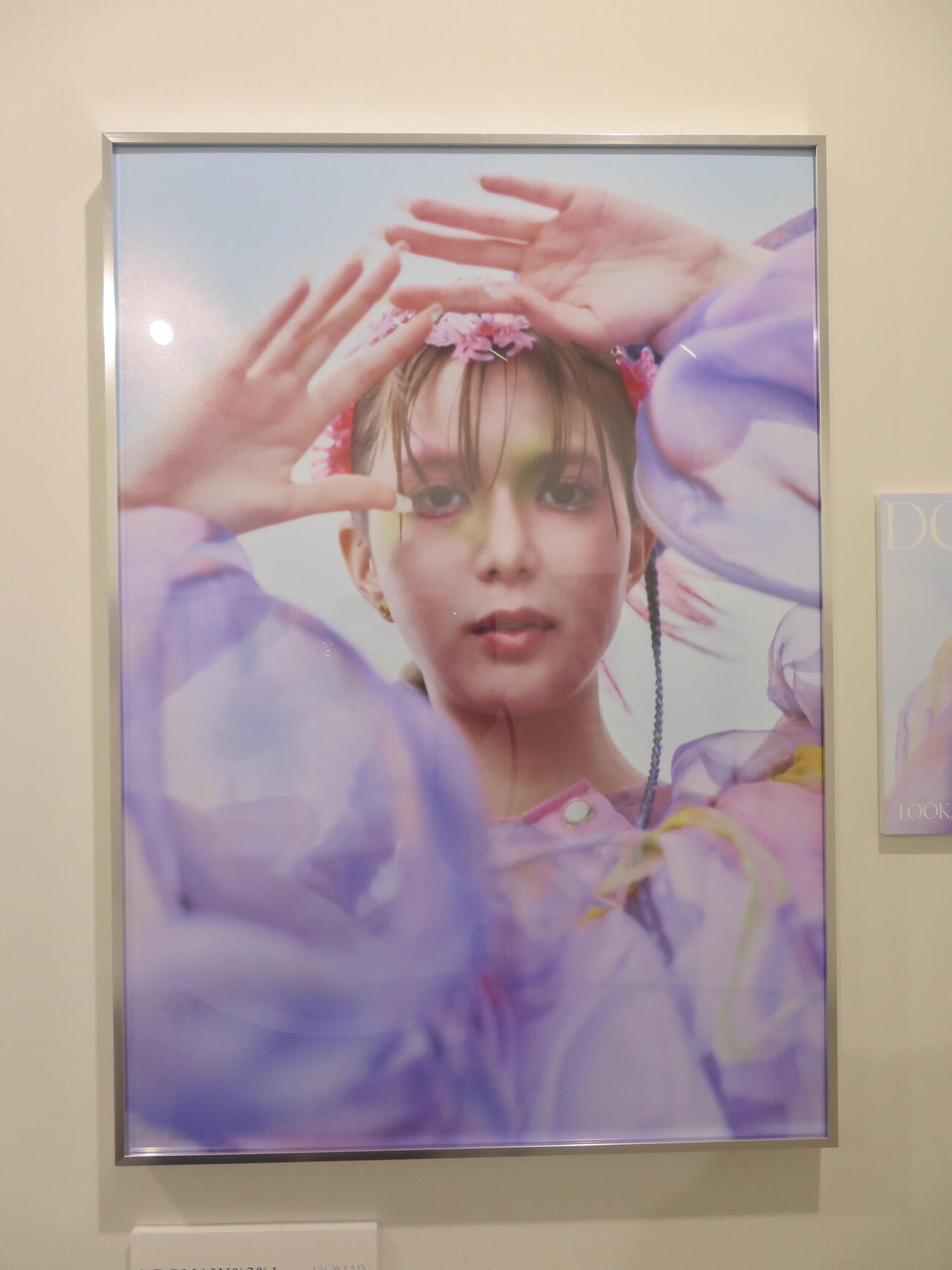 松平璃子写真展「DOMAIN」のクリエーティブディレクター渡辺みり愛のお気に入りカット（撮影・川田和博）