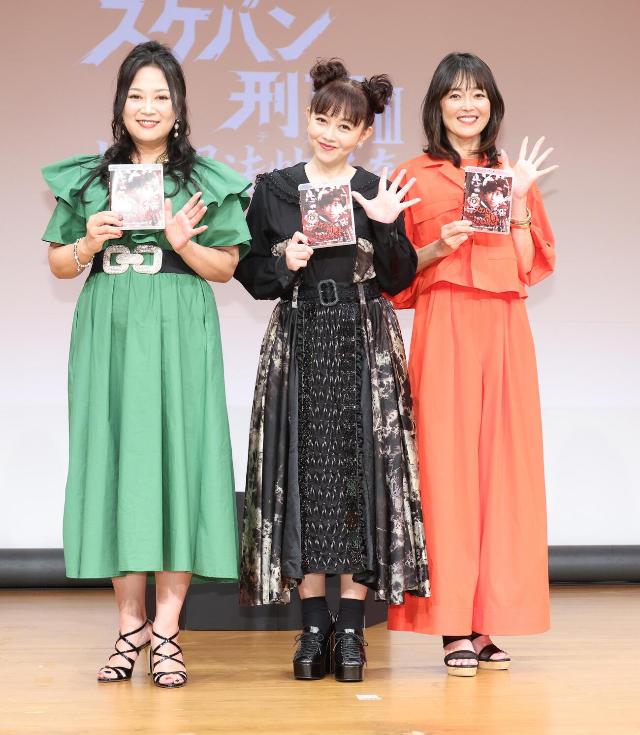 都内でイベントを行った、左から大西結花、浅香唯、中村由真（撮影・中島郁夫）
