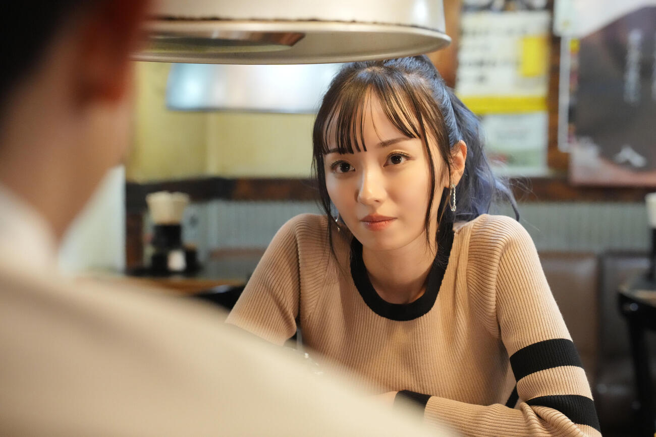 フジテレビ系「さよならノワール」第2話でキャバクラ嬢役を演じた今泉佑唯