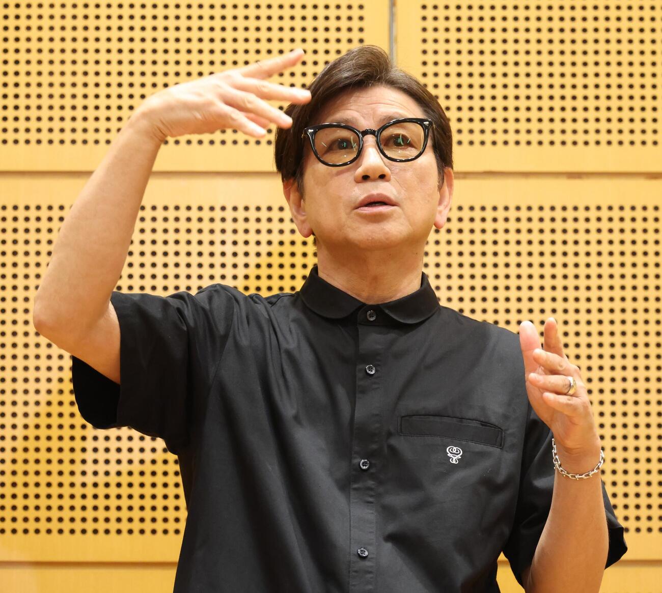 ツアーを終え会見を行う藤井フミヤ（撮影・中島郁夫）