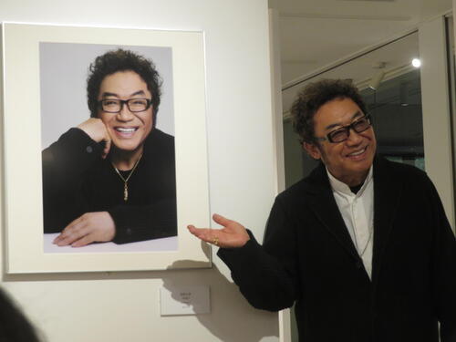 コロッケ、写真展で変顔封印「何かあった時にはこれを…」作品中から新作ものまねも開発