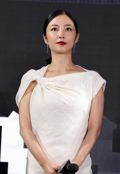 MEGUMI「グラビア育ちで鍛えた」湿度90％の蒸し暑さにも涼しげな顔　一滴も汗見せず