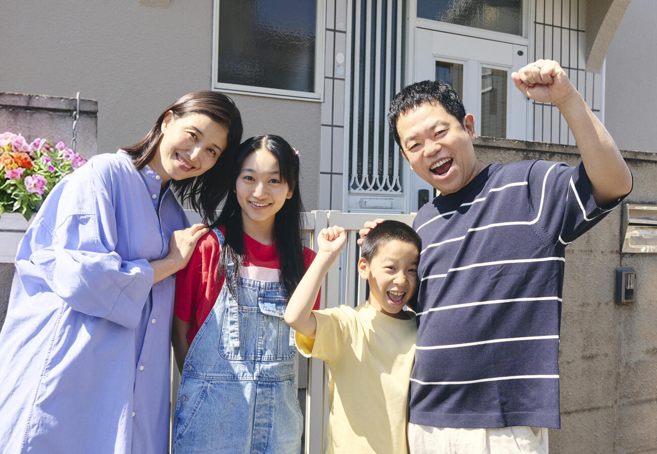 左から橋本マナミ、横溝菜帆、前山こうが、津田篤宏