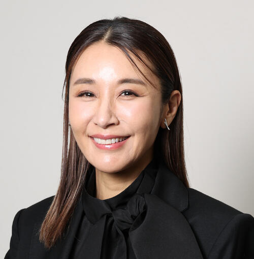 鈴木紗理奈「今日はスケスケで来ました」「ゴゴスマ」で攻めのシースルーファッション披露 - 芸能 : 日刊スポーツ