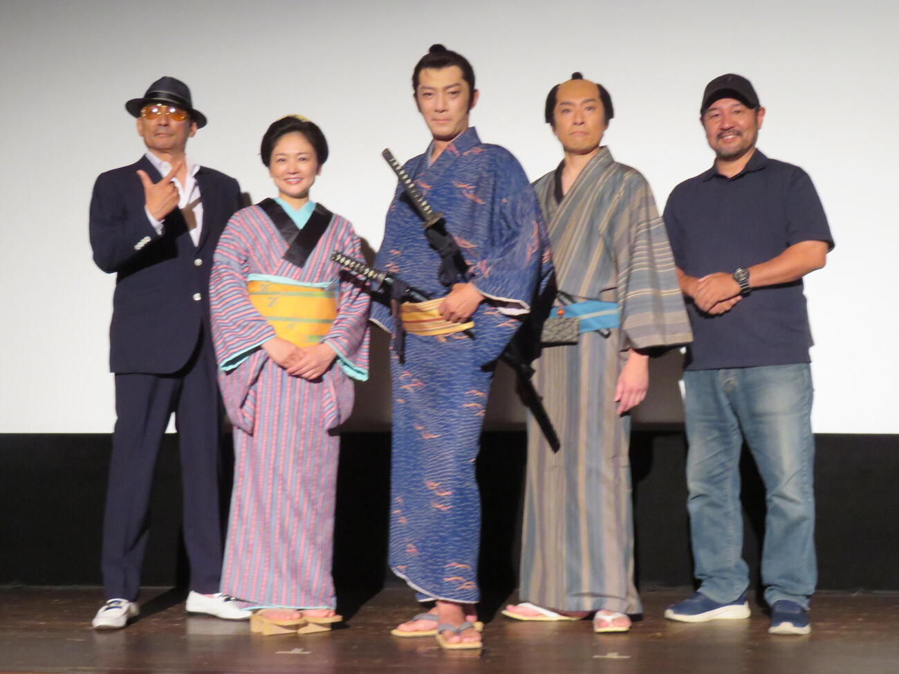 BS－TBSの連続時代劇ドラマ「心配無用ノ介　天下御免」記者発表会に出席した、左から井之上チャル、沙倉ゆうの、田村ツトム、安田淳一監督、クレイジーケンバンドの横山剣（撮影・村上幸将）