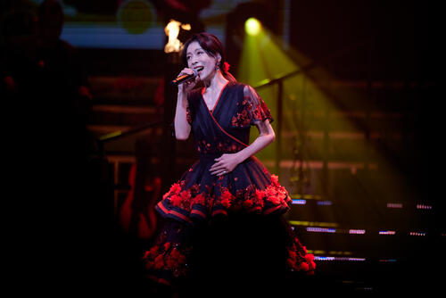 中森明菜、61歳バースデー公演24曲熱唱「16だったんだよ、それが61だ！笑」超ミニスカ姿も
