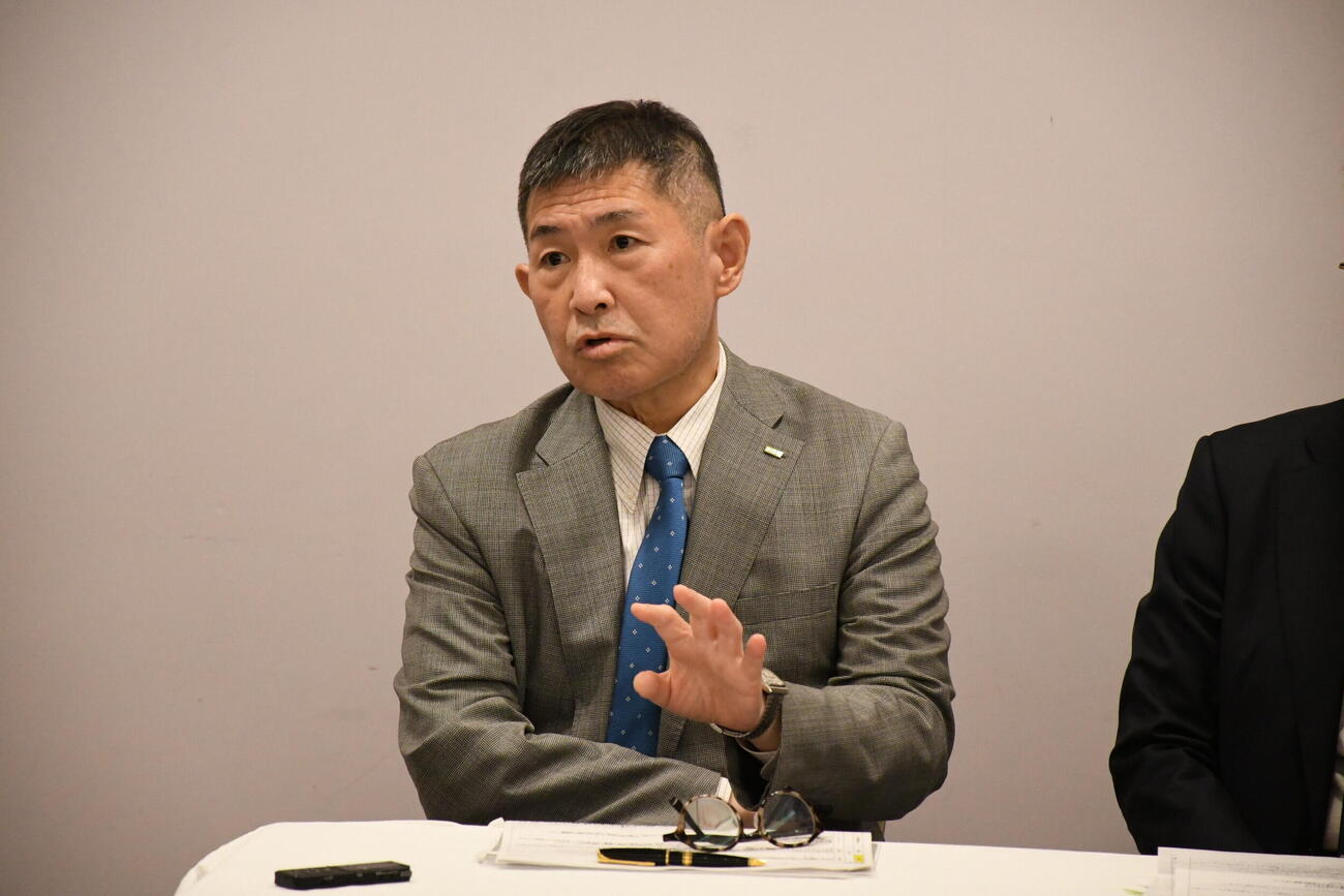 会見に出席した虫明洋一MBSテレビ社長（撮影・阪口孝志）